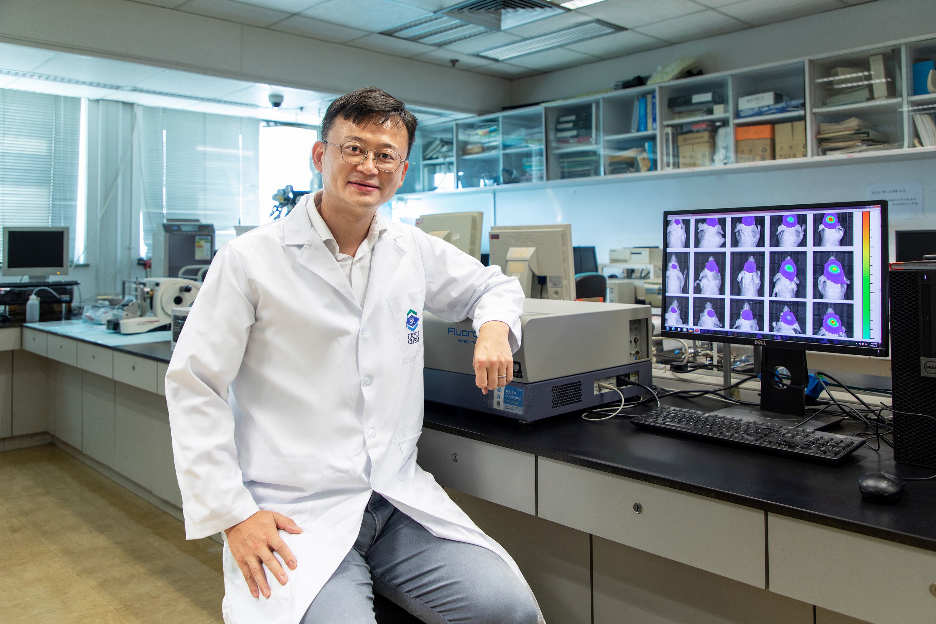 The research team led by Dr Wang Yi, Assistant Professor of the Department of Chemistry at HKBU, has developed a near-infrared persistent luminescence nanoparticle named TRZD for the diagnosis and treatment of glioma.