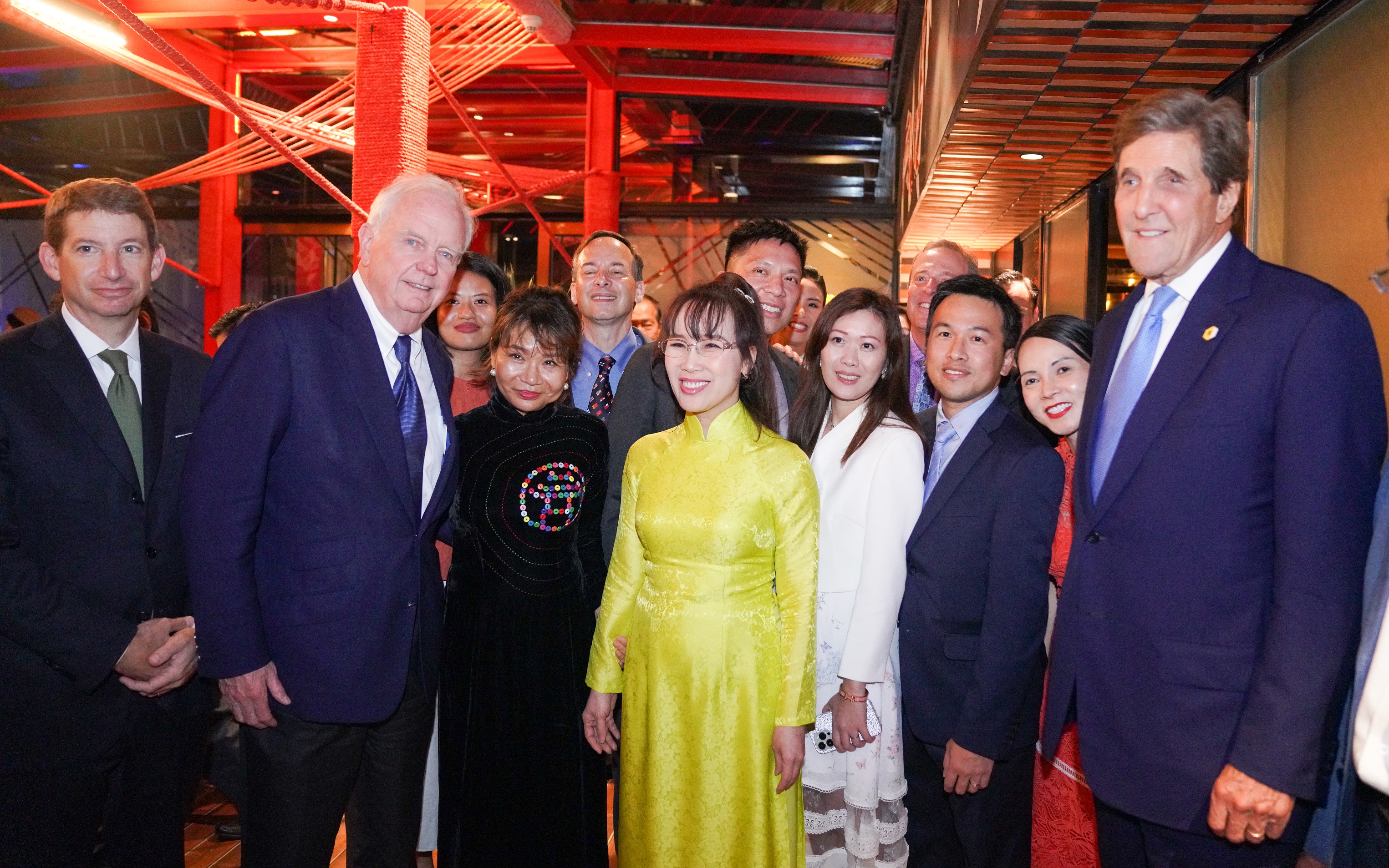 John Kerry, the US Special Presidential Envoy for Climate, attended the ceremony for the signing of the deal between HDBank and Fulbright University Vietnam. Photo courtesy of the bank.