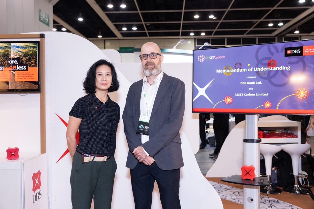 Yulanda Chung, Managing Director, Head of Sustainability, Institutional Banking Group at DBS (left) and Liam Salter, CEO of RESET Carbon (right) today signed a memorandum of understanding (MOU) at ReThink HK Sustainable Business on Conference & Expo to scale up decarbonisation solutions in Asia