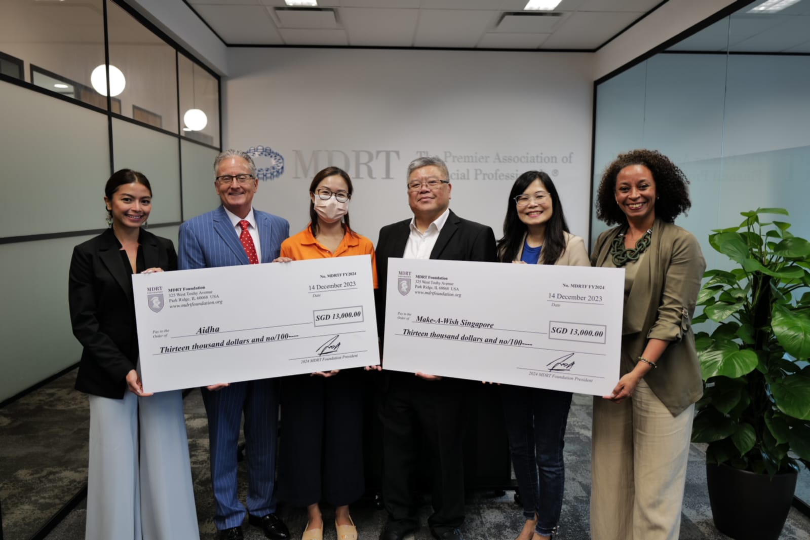 From left to right: Nicole Squires: Senior Director, Business Development at MDRT, Steve Stahr, CEO at MDRT, Chin Lin Chong Senior Finance Manager of AIDHA, Tenzin Quek, MDRT MCC Country Chair and Senior Executive Manager at Great Eastern Life Insurance, Jeneve Lim, Director, Community Partnership at Make-a-Wish Singapore, Gina Van Dijk: Senior Director, Global Markets at MDRT.