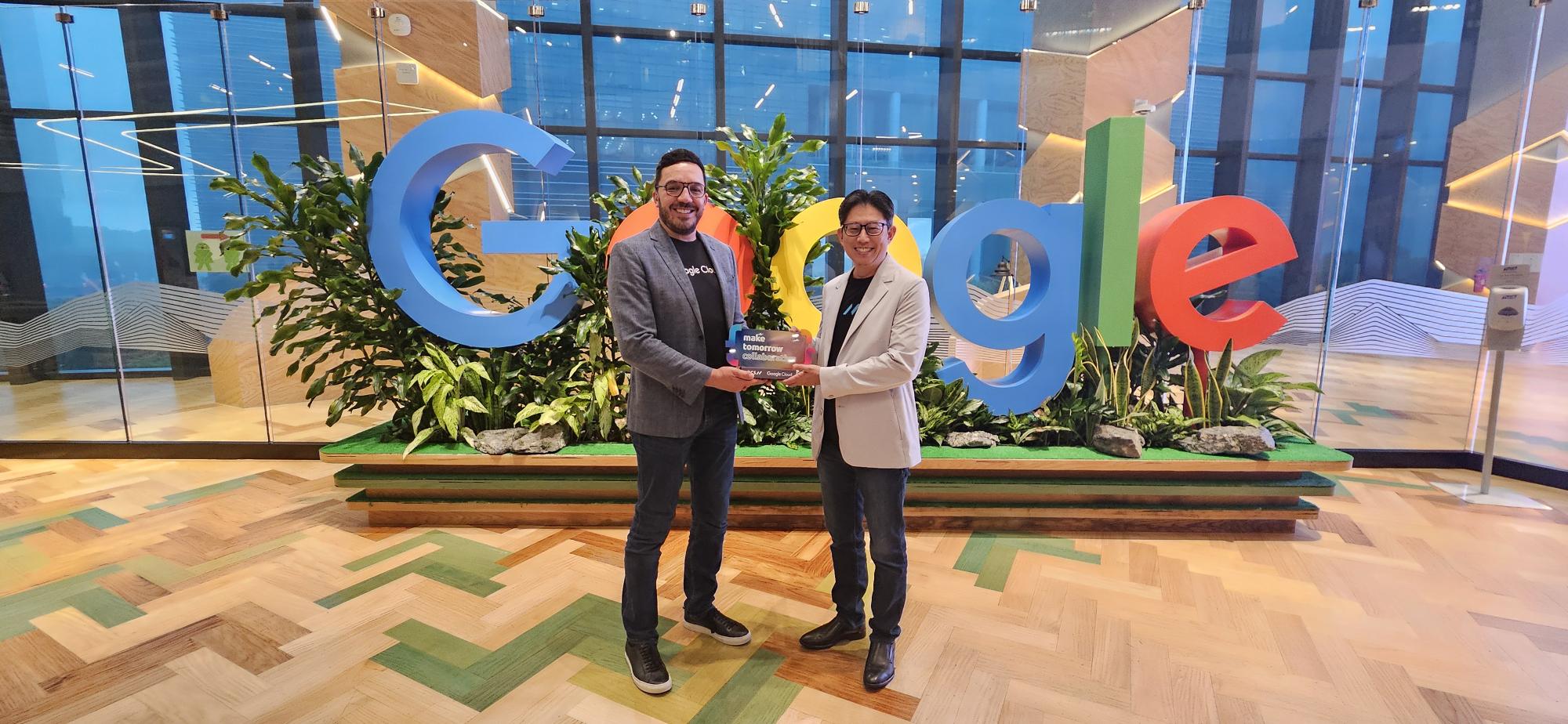 Mr Mark Micallef, Managing Director, Google Cloud, Southeast Asia, and Mr Ng Kuo Pin, CEO, NCS, at NCS-Google Cloud Strategic Partnership Launch