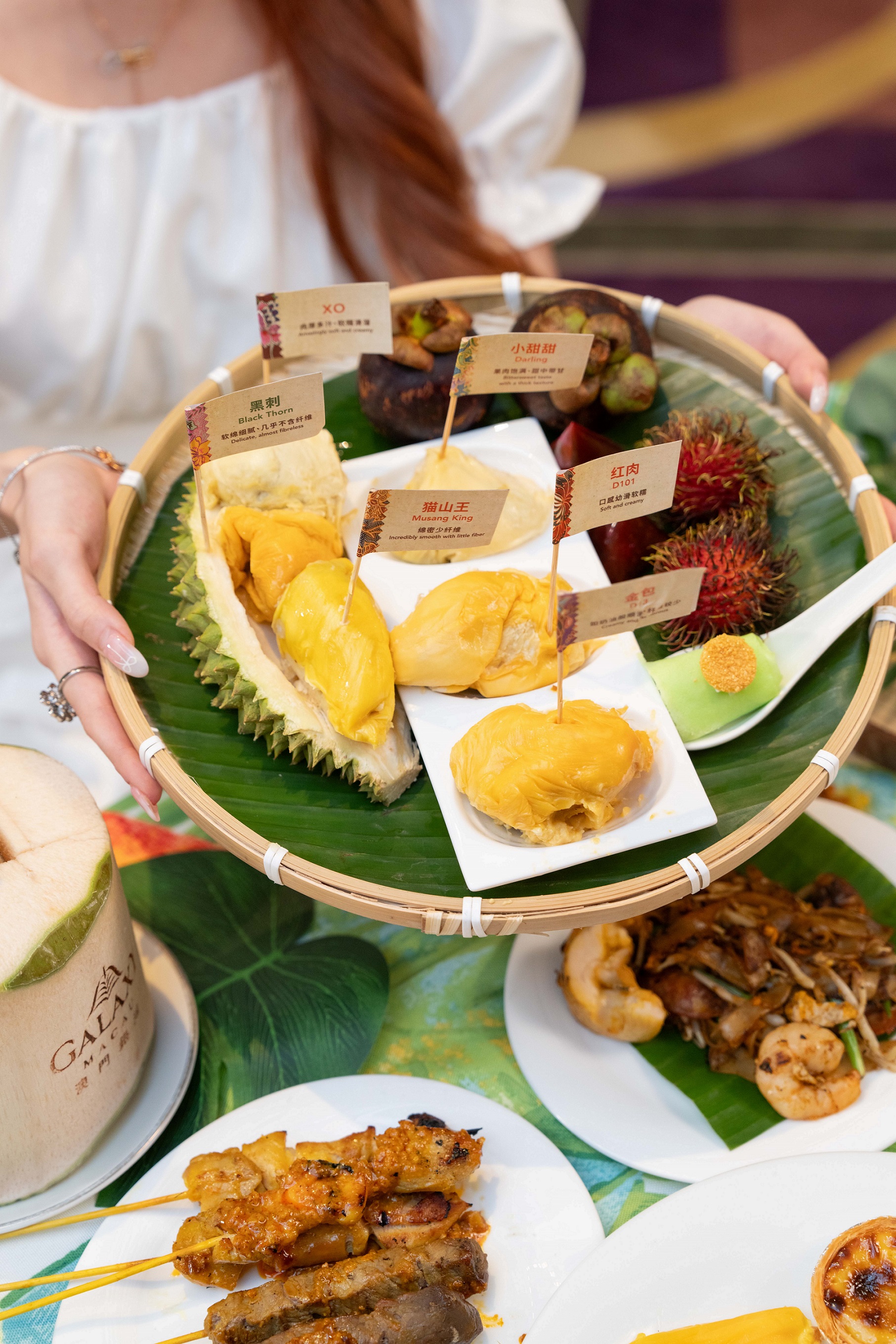 The buffet also offers each guest an exquisite durian platter, with each durian carefully selected and freshly flown in from Malaysian plantations.