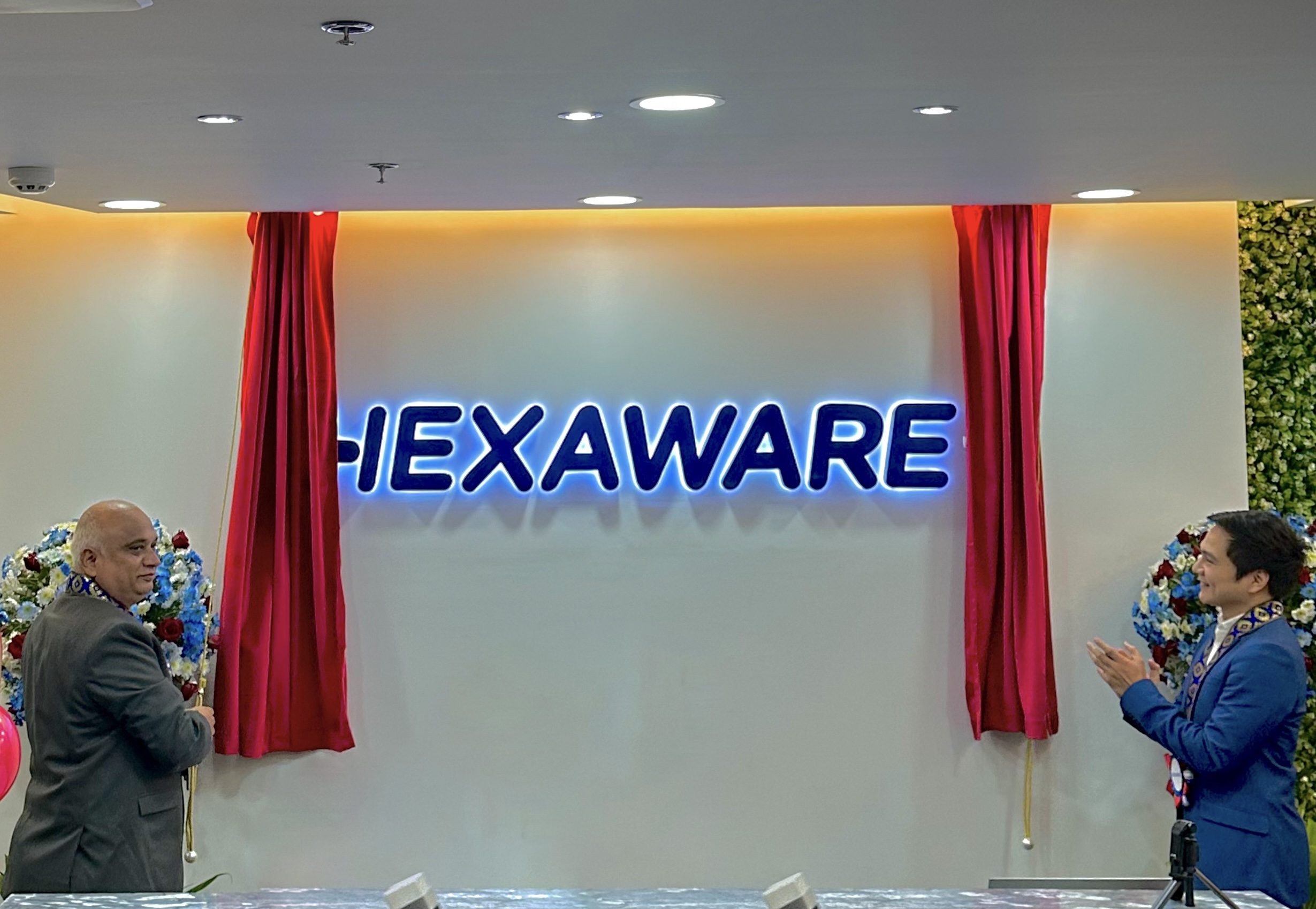 (L-R) Gopinath Manian, Sr. VP & Head Operation, Hexaware, Philippines; Alex Penolio, Councilor of the Second District, Taguig City unveiling Hexaware new delivery center at Manila