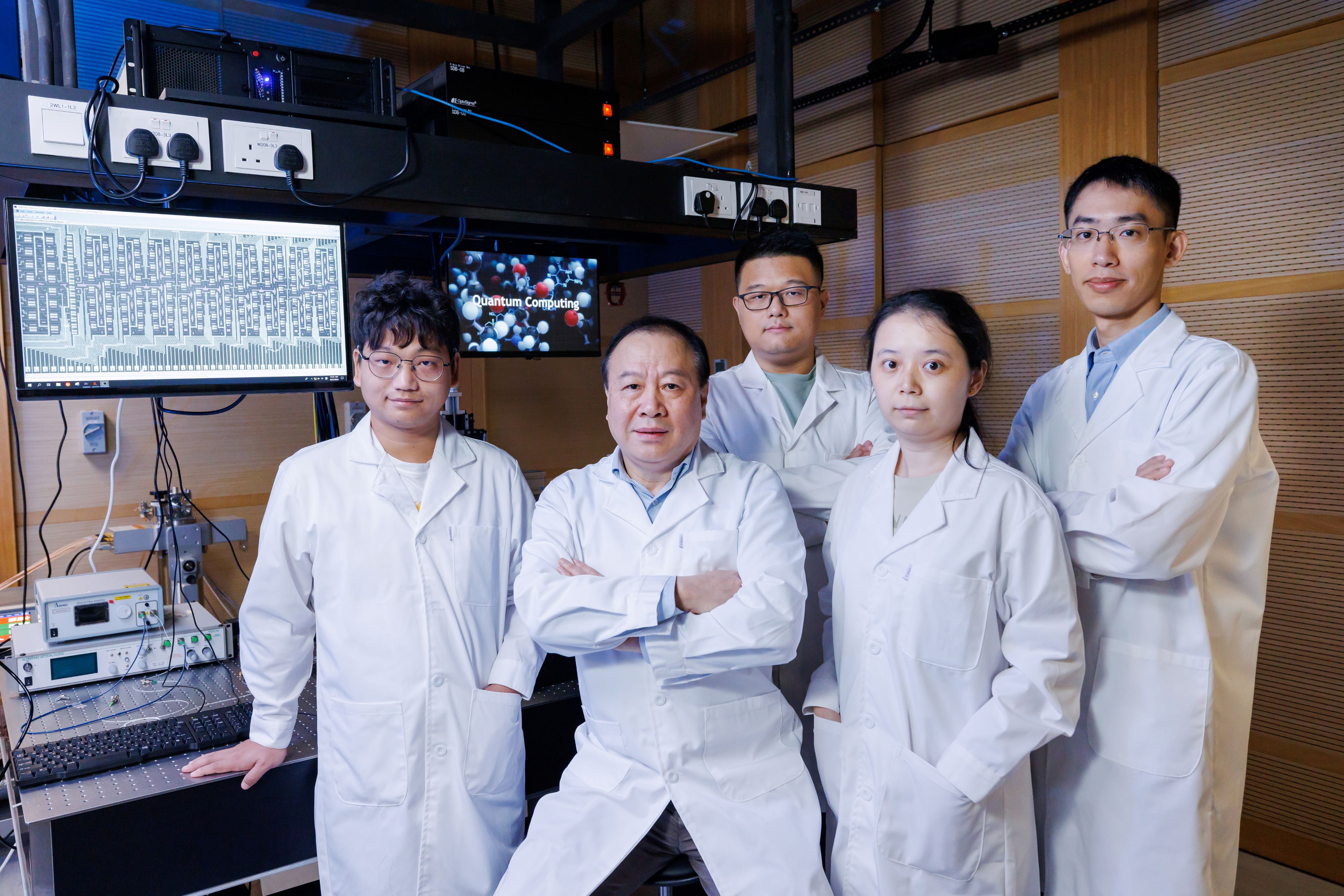 The research led by Prof. Liu Ai-Qun, Chair Professor of Quantum Engineering and Science and Director of the Institute for Quantum Technology (IQT), and a PolyU Global STEM Scholar (2nd from left) has recently been published in Nature Communications. Dr Zhu Hui Hui, Postdoctoral Research Fellow of the Department of Electrical and Electronic Engineering (2nd from right) is the first author.