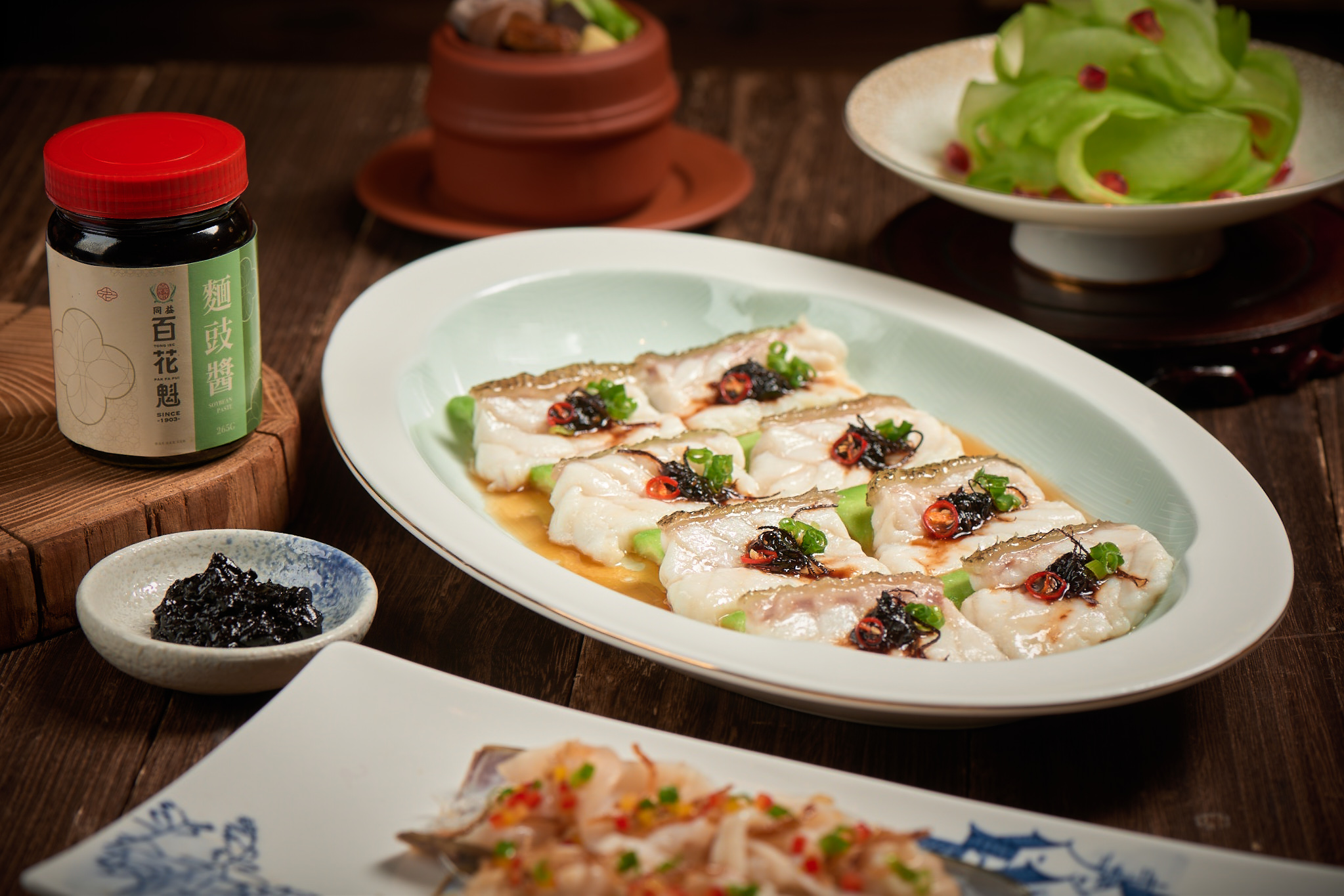 Galaxy Macau Tam Chai Yu Chun collaborates with Tong Iec Pak Fa Fui, a century-old local maker of preserved fruits and traditional condiments, fermenting soybean paste steamed with grouper fillet and aged tangerine peel to impart a rich flavor.