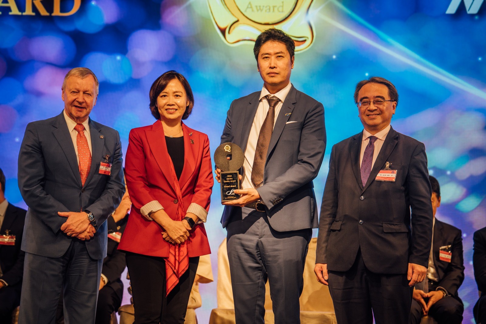 Ms Jeny Yeung, Chairperson of Octopus received the prestigious award together with Mr Tim Ying, Chief Executive Officer of Octopus from Prof Winfried Engelbrecht-Bresges GBS JP, Chairman of The Hong Kong Management Association and Dr Jacob Kam, Chairman of 2024 Quality Award Organizing Committee.